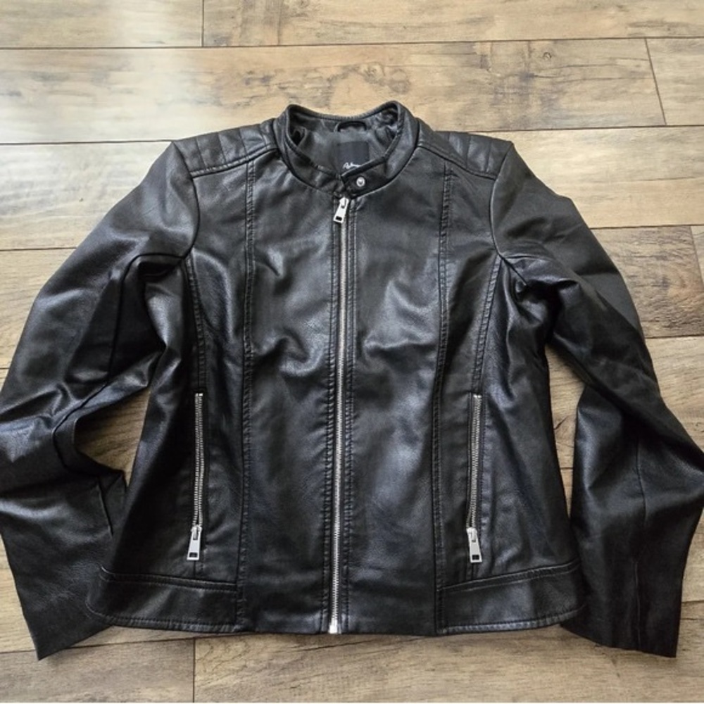 REITMANS black medium Faux Leather jacket  worn once  R138760   polyurethane